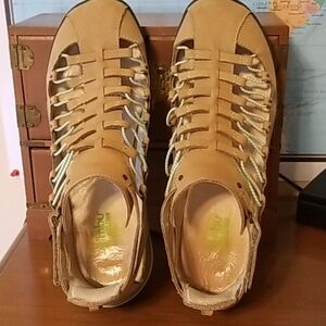 Jambu Bondi size 10 taupe